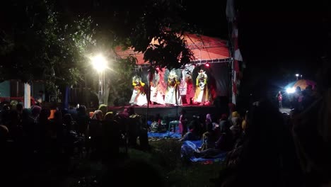 Blora-Typische-Barongan-Show-In-Der-Nacht