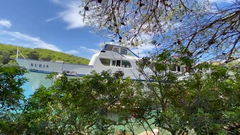 Tourist-Ship-on-The-Pier-Of-Sakarun-Island