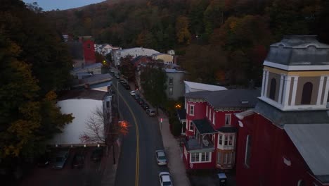 Ciudad-De-Jim-Thorpe-En-Otoño-Por-La-Noche