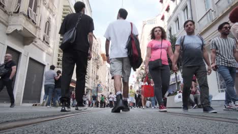 Istanbul-Istiklal-Straße-Beyoglu-Einkaufsstraßenviertel-In-Istanbul,-Türkei-Am-09.-Juli-2022