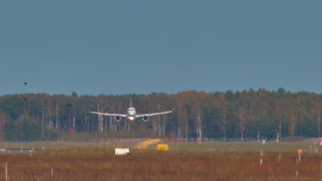 Los-Aviones-Despegan-Del-Aeropuerto