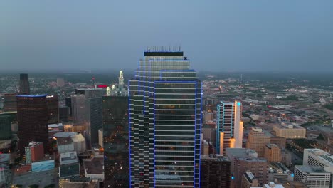 Horizonte-De-La-Ciudad-Del-Centro-De-Dallas,-Texas,-Con-Altos-Edificios-Rascacielos