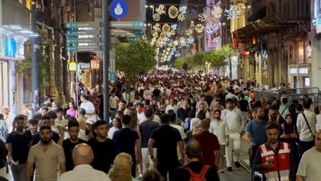 Istanbul-Turkey,-09,-July-2022:-On-Istiklal-Street,-one-of-the-busiest-streets-of-Istanbul,-crowded-people-gather-for-shopping-and-sightseeing