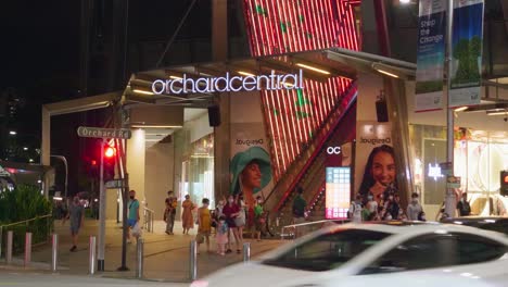 Fachada-Y-Entrada-Del-Centro-Comercial-Orchard-Central-Con-Experiencia-Minorista