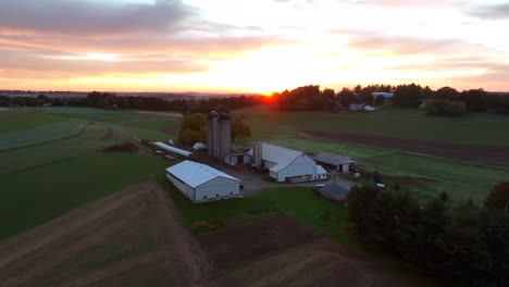 Granja-De-Pensilvania-Al-Amanecer