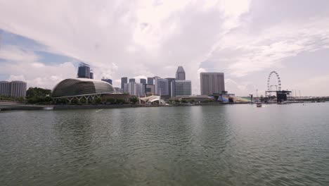 Blick-Auf-Die-Konzerthalle-Esplanade-Und-Moderne-Wolkenkratzer-In-Der-Nähe-Der-Marina-Bay