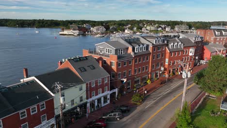 Edificios-Restaurados-A-Lo-Largo-De-La-Costa-Del-Río-Piscataqua-En-El-Distrito-Histórico