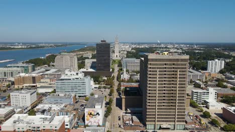 Downtown-Baton-Rouge,-Louisiana-and-Capitol-Building-Aerial-Tracking-Forward