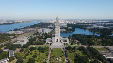 Capitol-Building-in-Downtown-Baton-Rouge,-Louisiana-Aerial-Tracking-Forward