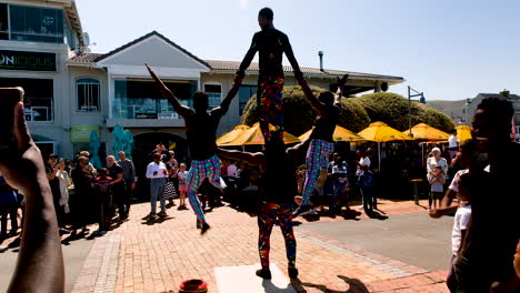 Street-performers-entertaining-onlooking-crowd-in-Hermanus