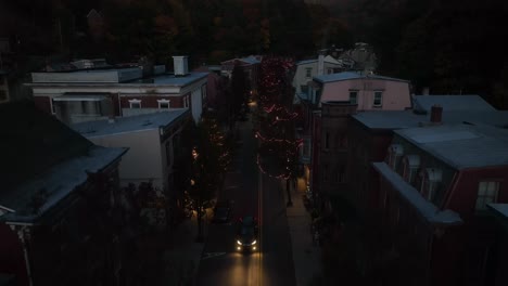 Pueblo-Navideño-Decorado-De-Noche