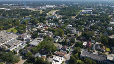 Ciudad-Española-Centro-De-Baton-Rouge,-Louisiana-Seguimiento-Aéreo-A-La-Izquierda