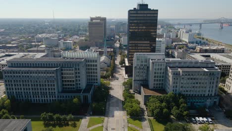 Downtown-Baton-Rouge,-Louisiana-Aerial-Descending