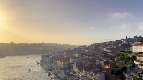 Porto-Portugal-Punto-De-Vista-Caminar-Sobre-El-Famoso-Puente-Mirador-Ponte-Luis-I