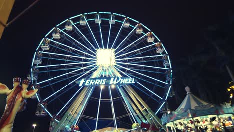 Das-Riesenrad-Im-Vergnügungspark-Nova-Nicolandia-Im-Parque-Da-Cidade-In-Brasilien