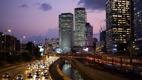 Hauptverkehrszeit-Am-Abend-Am-Ayalon-Highway-Tel-Aviv