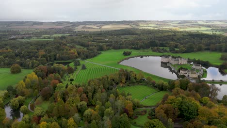 Sweeping-drone-shot-of-Leeds-Castle