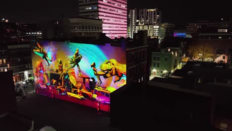 Pared-Mural-Led-De-Arte-Moderno,-En-Un-Parpadeo-Del-Festival-De-La-Luz-En-Cincinnati,-Ohio,-Ee.uu.---Vista-Aérea