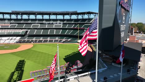 Atlanta-Trotzt-Der-Flagge-Der-World-Series-Champions-2021-Im-Truist-Park