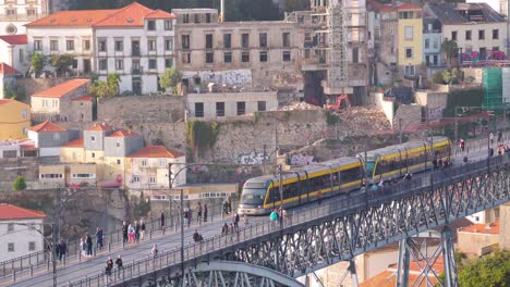 porto-portugal-metro-public-transport