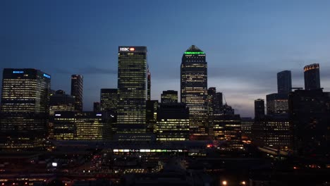 Drohne-Schoss-Nachts-Auf-Canary-Wharf-In-London