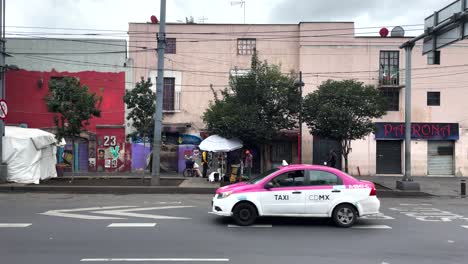 Tiro-A-Cámara-Lenta-Del-Centro-De-La-Ciudad-De-México-Desde-El-Autobús