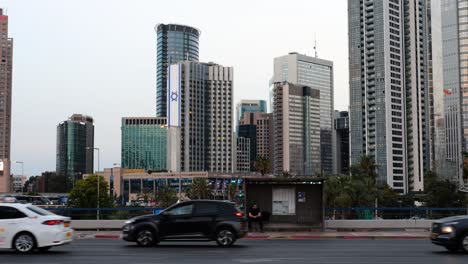 Dichter-Autoverkehr-In-Der-Innenstadt-Von-Tel-Aviv,-Israel