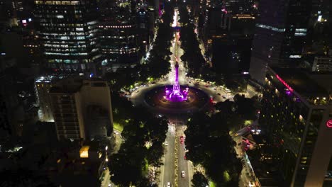 Hiperlapso-Noche-De-Paseo-De-La-Reforma-Con-ángel-De-La-Independencia-De-Fondo