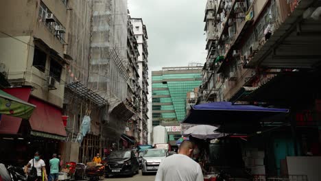 The-atmosphere-of-people-passing-by-in-the-market-alley