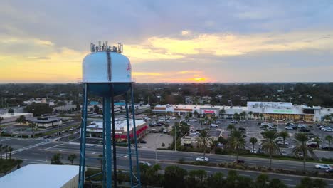 Jacksonville-Beach-Fl-Water-Tower-Y-A1a-Al-Atardecer-Mirando-Al-Oeste---Antena-Ascendente