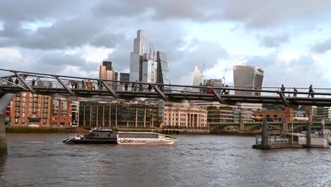 Uber-Boat-floating-towards-the-City-of-London-under-the-Millenium-Bridge,-London,-United-Kingdom