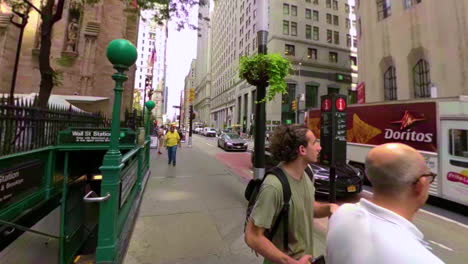 Entrando-Al-Cañón-De-Los-Héroes-En-Manhattan---El-Cruce-De-Broadway-Y-Wall-Street