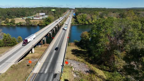 El-Río-Chatahoochee-Forma-La-Frontera-Entre-Los-Estados-De-Alabama-Y-Georgia-En-El-Sur-De-Estados-Unidos