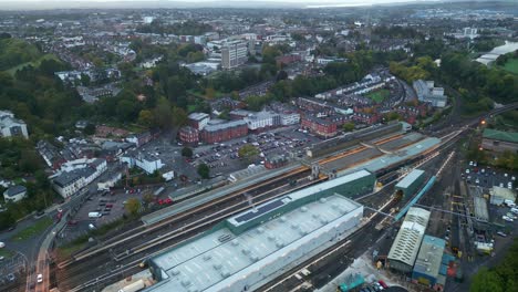 Centro-De-La-Ciudad-De-Exeter-Durante-El-Tiempo-De-Viaje-Temprano-En-La-Mañana-A-Mediados-De-Otoño