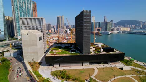 Museo-M-Plus-En-El-Distrito-Cultural-De-West-Kowloon,-Hong-Kong,-Vista-Aérea