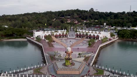 Eagle-Square-In-Dataran-Lang,-Eine-Künstliche-Attraktion-In-Malaysia