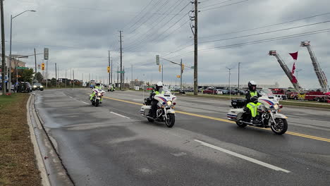 Desfile-De-Motocicletas-Policiales-En-Honor-A-Policías-Canadienses-Muertos-En-Servicio,-Pan