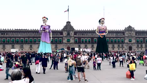 Aufnahme-Des-Eingangs-Zum-Zocalo-Von-Mexiko-stadt-Während-Der-Dia-De-Muertos-feier-Mit-Catrinas