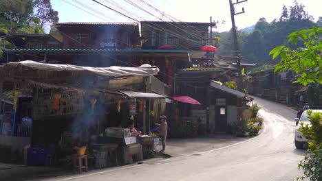 Zeitlupenlandschaft-Im-Traditionellen-Thailändischen-Holzdorf