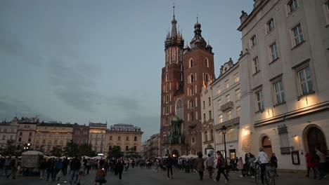 Krakau-Stadtzentrum-In-Der-Abenddämmerung