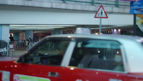 Atmosphere-people-walking-on-the-street-in-Hongkong