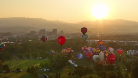 Globos-Aerostáticos-Despegando-En-El-Espíritu-Del-Festival-De-Boise