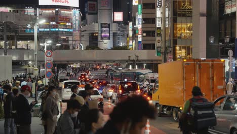 Streets-of-Shinjuku,-Busy-Traffic-while-People-Wait-to-Cross-Road