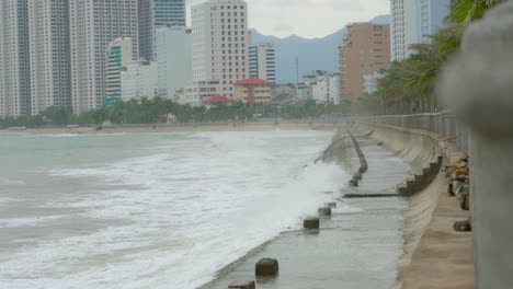 Las-Olas-De-La-Playa-Golpean-La-Costa