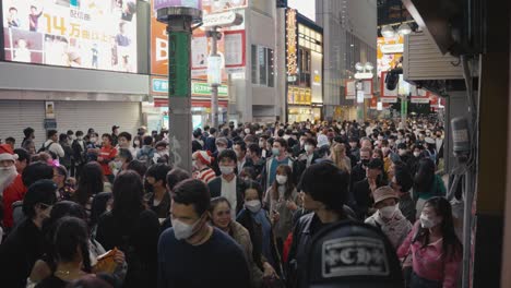 Gran-Multitud-Llenando-Las-Calles-De-Shibuya-En-El-Evento-De-Fiesta-Callejera-De-Halloween