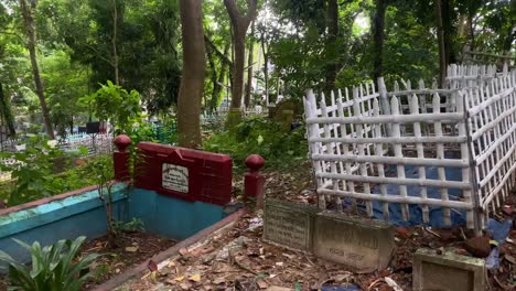 Vista-Panorámica-Izquierda-A-Través-Del-Cementerio-Hazrat-Shah-Jalal-Dargah-En-Sylhet