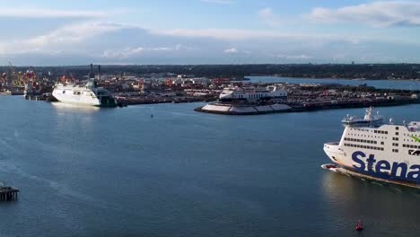 Stena-Line-entering-Dublin-Port-Republic-of--Ireland