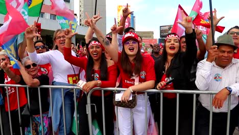 Ecstatic-crowd-celebrates-the-October-2022-election-of-Luiz-Inácio-Lula-da-Silva