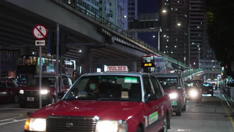 Coches,-Camiones,-Autobuses-Y-Taxis-En-La-Carretera-De-La-Ciudad-De-Victoria