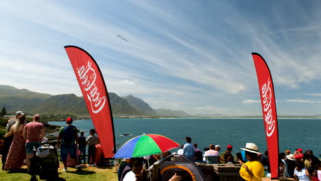 La-Gente-Disfruta-De-La-Belleza-Natural-Y-El-Buen-Clima-De-La-Ciudad-Costera-De-Hermanus